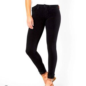 EUC Levi’s 311 Shaping Skinny Jeans